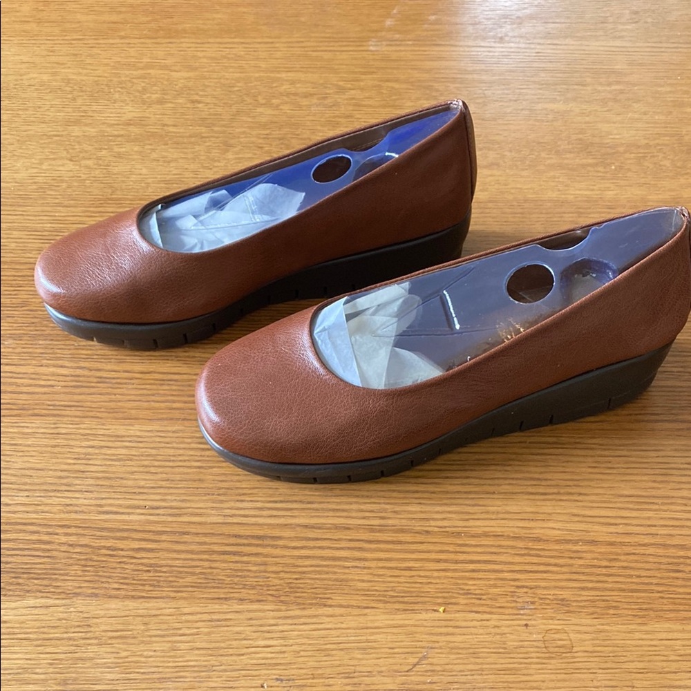 AEROSOLES Brown Leather shoes with slight wedge and Comfort Lining